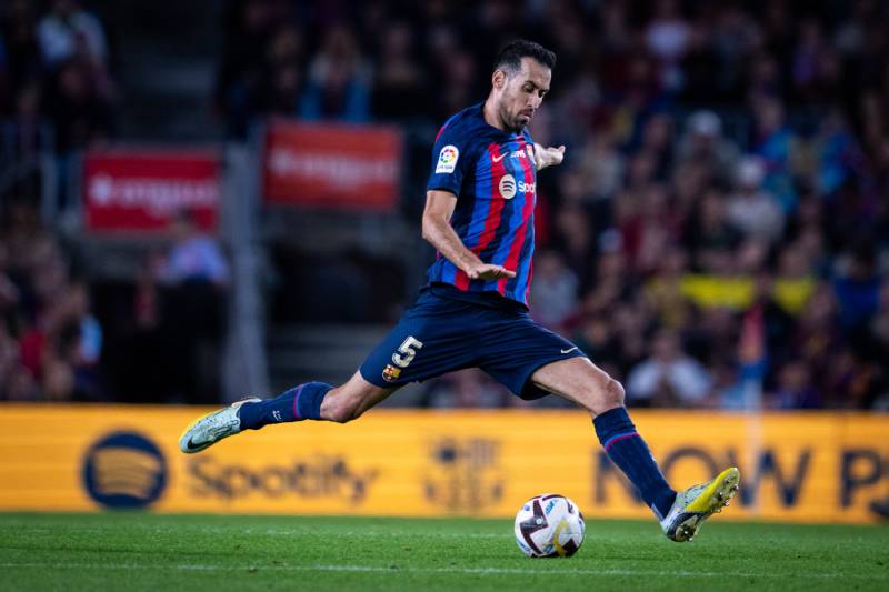 Tiền Vệ Phòng Ngự CDM - Sứ Mệnh Bảo Vệ Khung Thành Trong Bóng Đá 4 Sergio Busquets